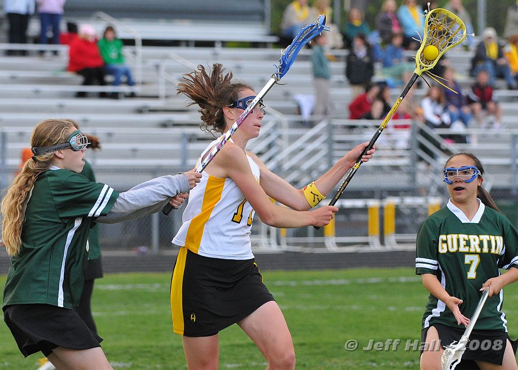 JLH_1059.JPG - Tyler Petropulos of the Sabers shoots in heavy traffic