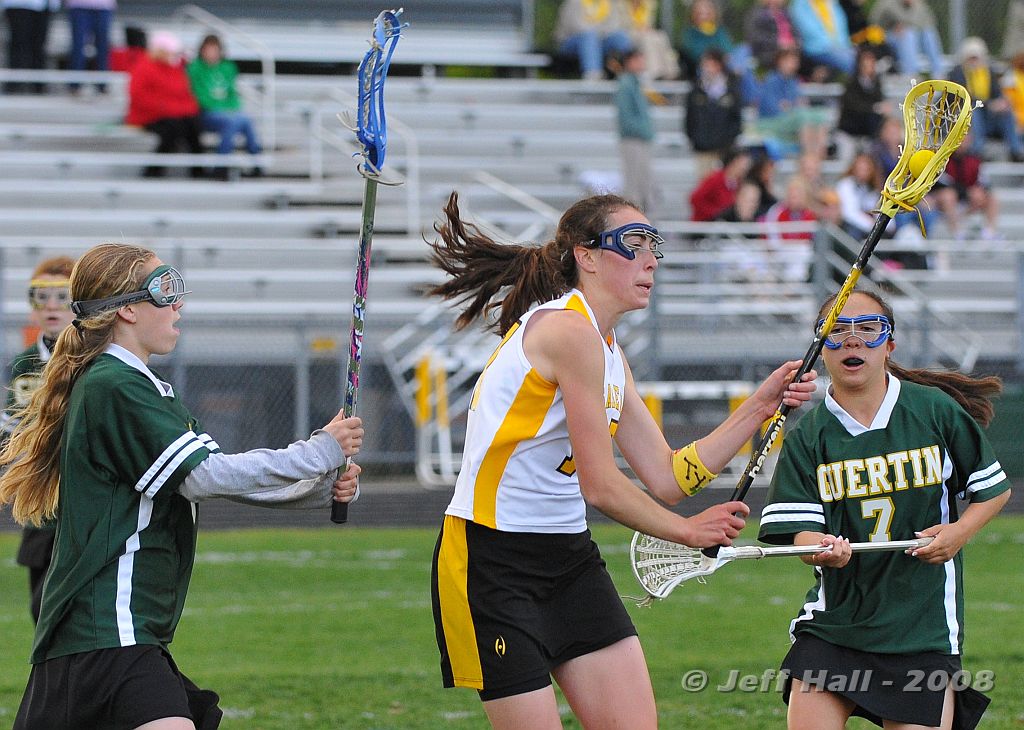 JLH_1060.JPG - Tyler Petropulos of the Souhegan Sabers shoots in heavy traffic